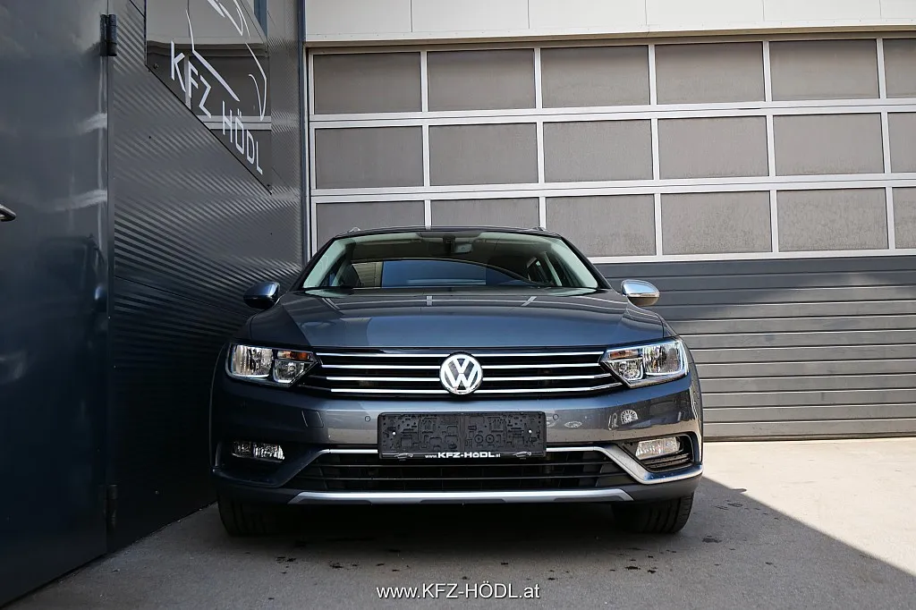 Volkswagen Passat Alltrack BMT 2,0 TDI SCR 4Motion DSG Image 3